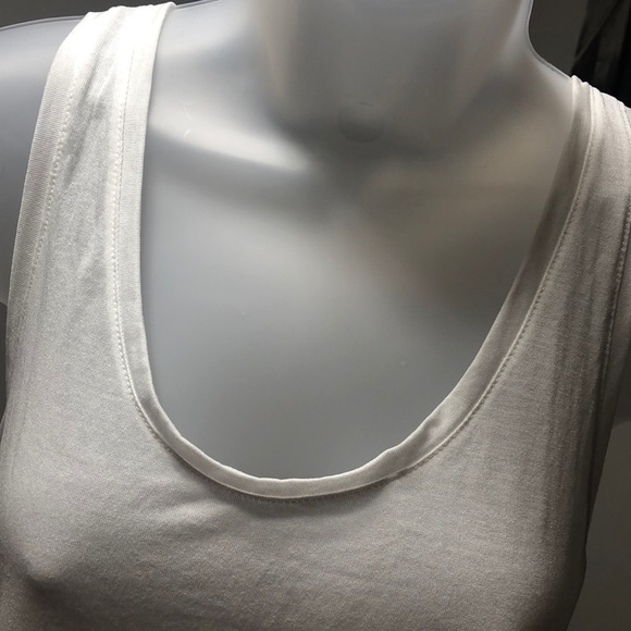 Basic razor back tank - Picture 2 of 3